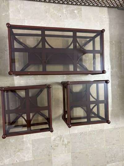 3 t. v lounge table = 1 (large) 2 ( small)