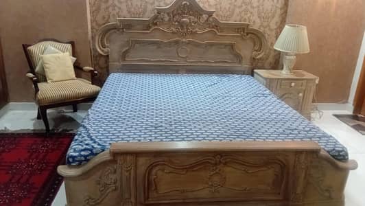 King bed  without mattress.  only five years old ,solid oak wood . .