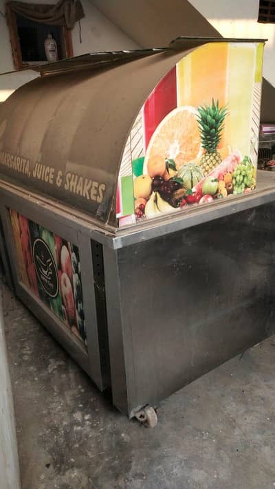 juice bar and Russian salid counter with shelf