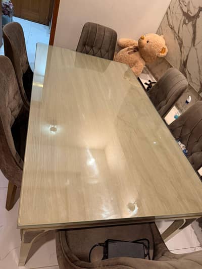 6 Siter Table 10/10 Condition Branded