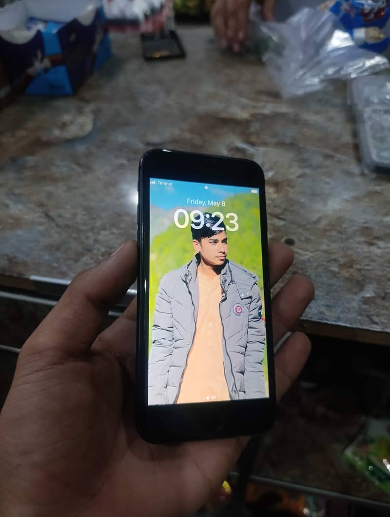 iPhone 8.64GB 1