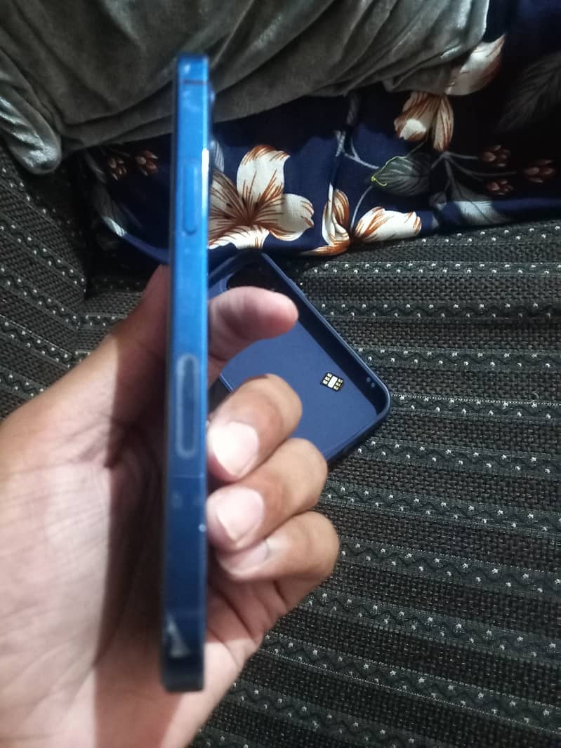 iPhone 12 3