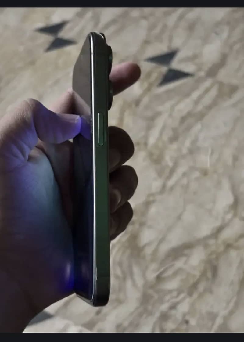 iPhone 15 Pro 4