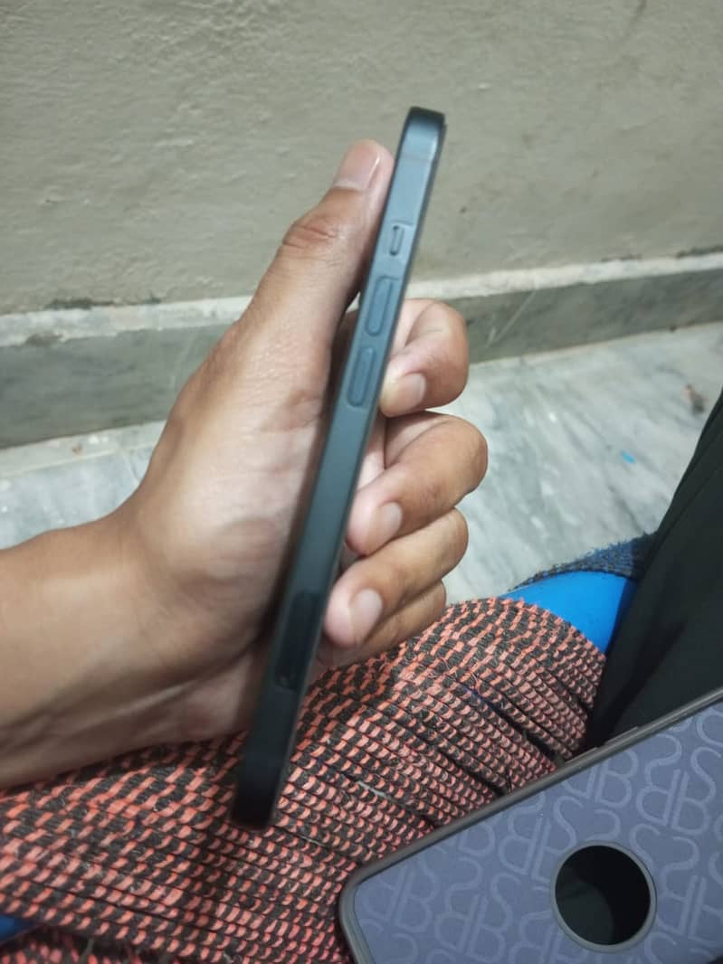 Apple iPhone 13 2