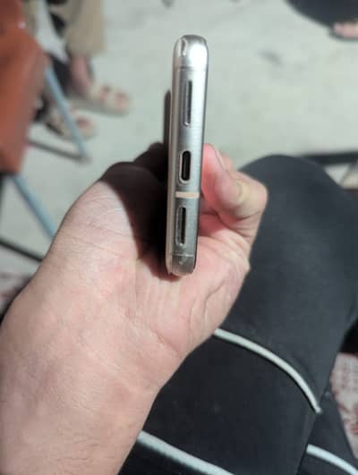 Pixel 8 GOLDEN COLOUR