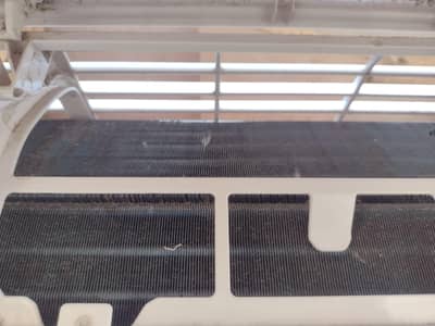 1 Ton Kenwood AC Only Need Gas Filling