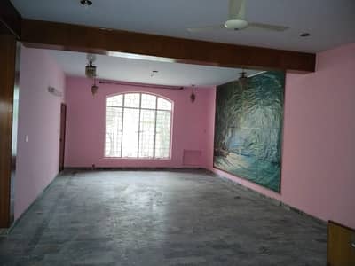 1 Kanal Double Storey House With 4 Cars Parking For Sale On Model Town Link Road Model Town Lahore