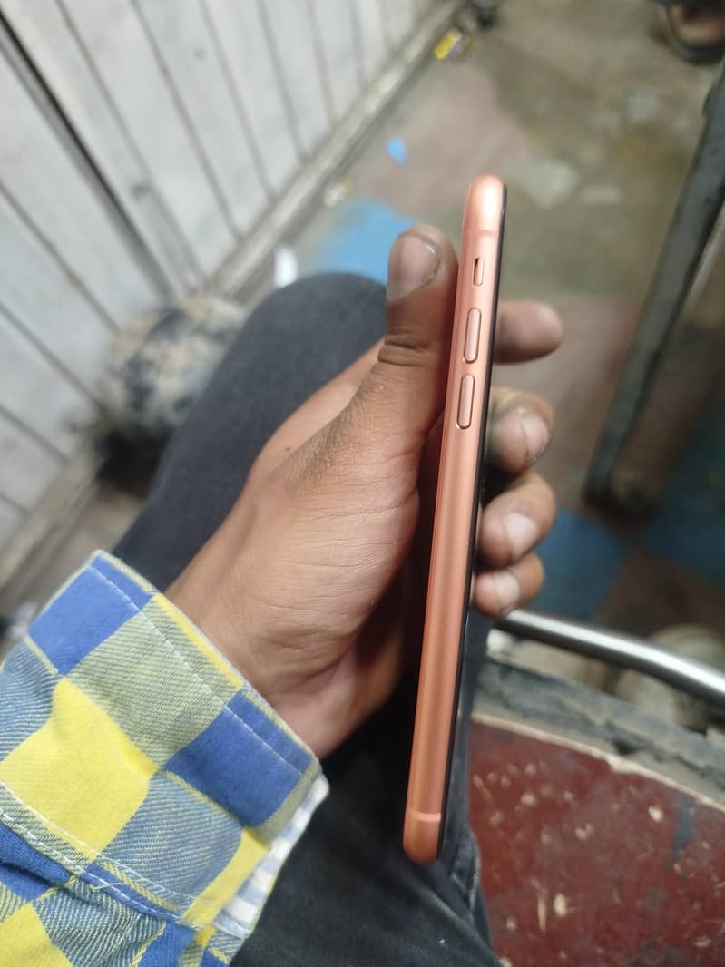 iphone xr 4
