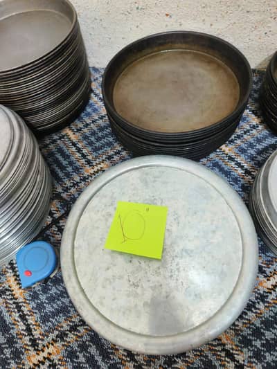 Pizza pan With cap good condition