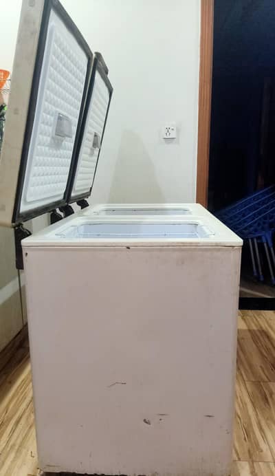 Dawlance deep freezer