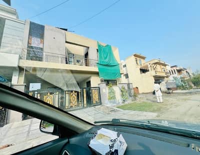 10 Marla slightly use house in LDA Avenue-1 M block