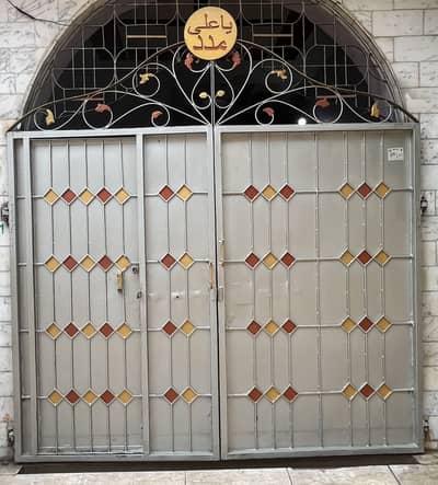 Gate (iron)