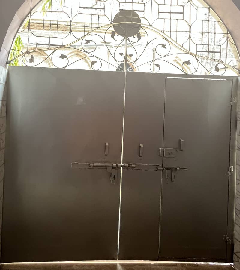 Gate (iron) 1