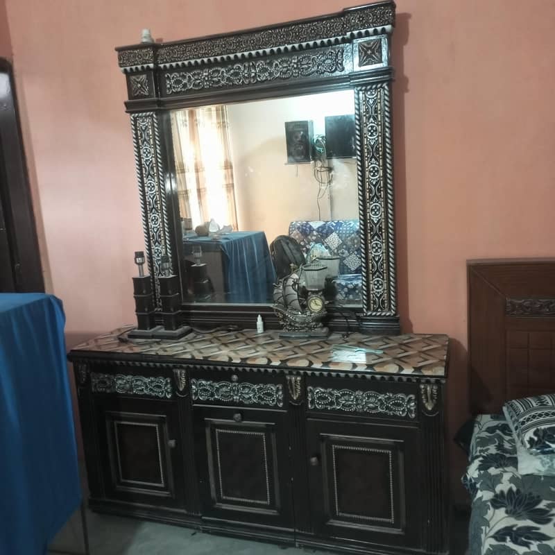 dressing table 0