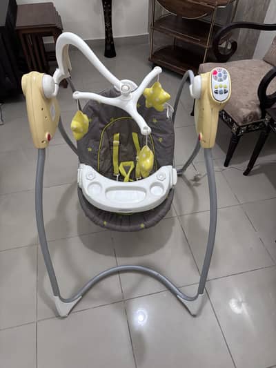 Graco Hug and Plug Electric Swing.