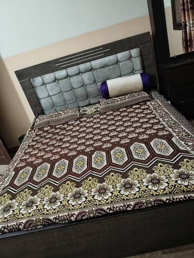 king size bed with mattres