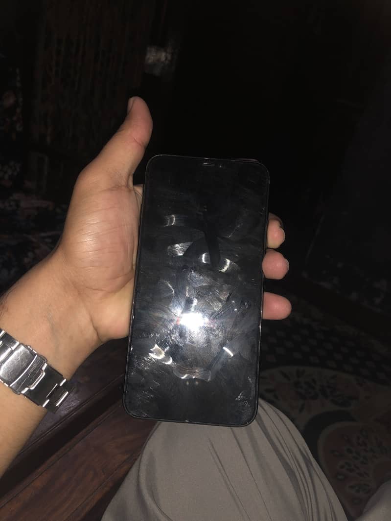 iPhone 11 pro max 6