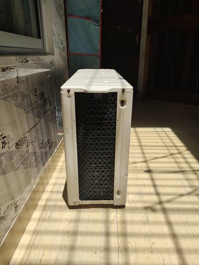 Kenwood 1 Ton AC Lush Condition, outdoor Kit not working