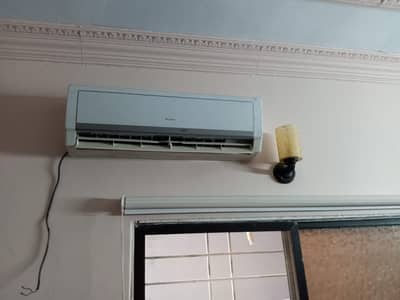 Gree 1 Ton Inverter Split AC