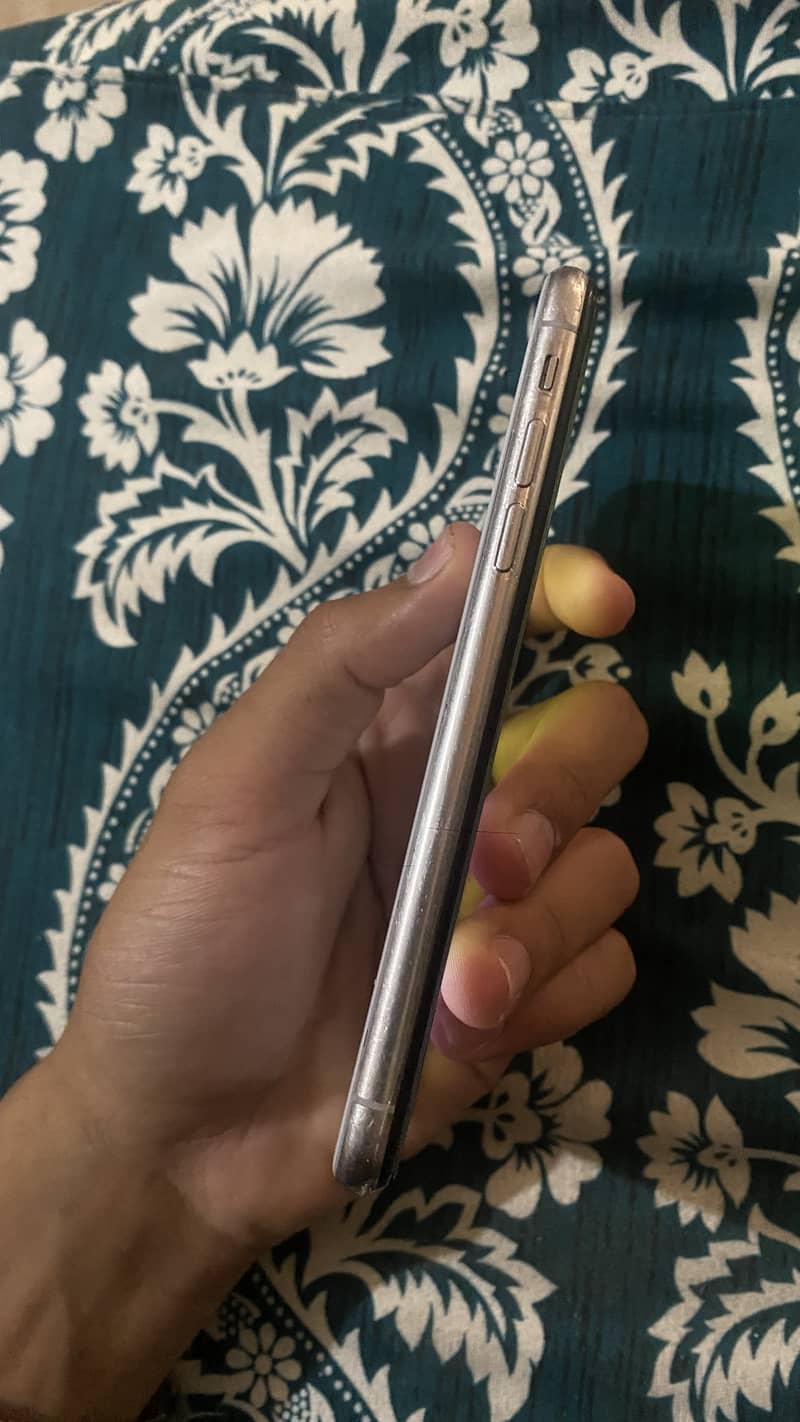 Apple iPhone X 5