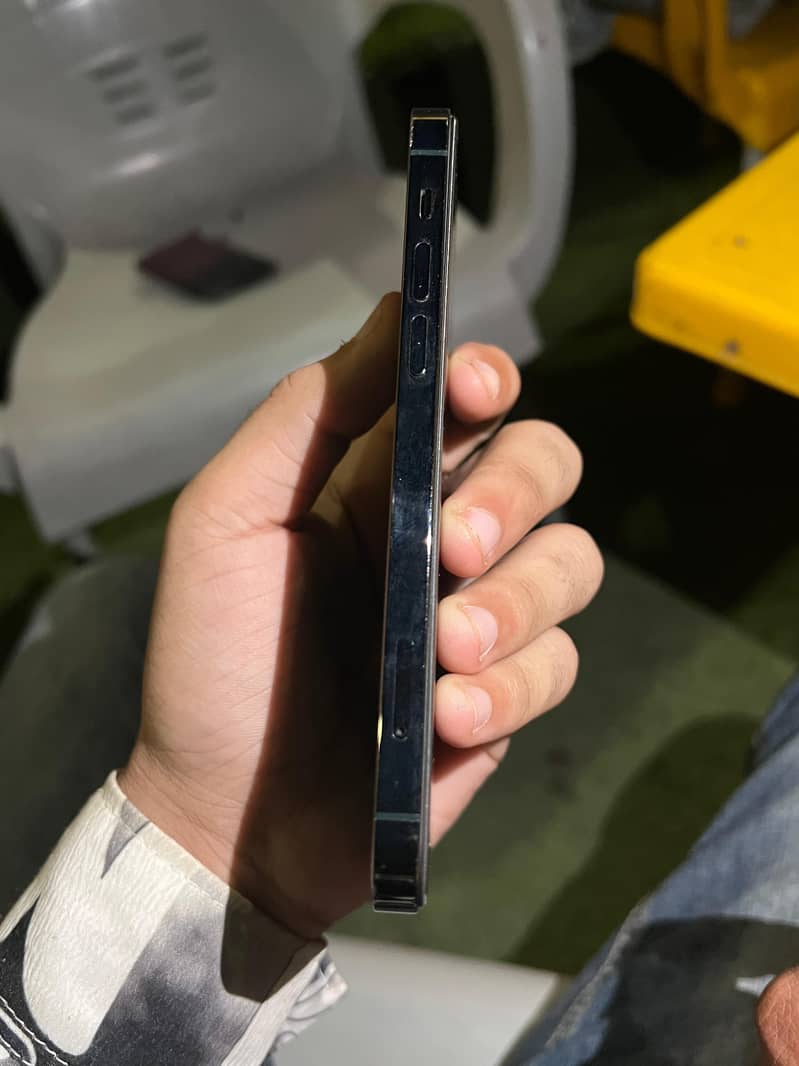 iphone 12 pro 4