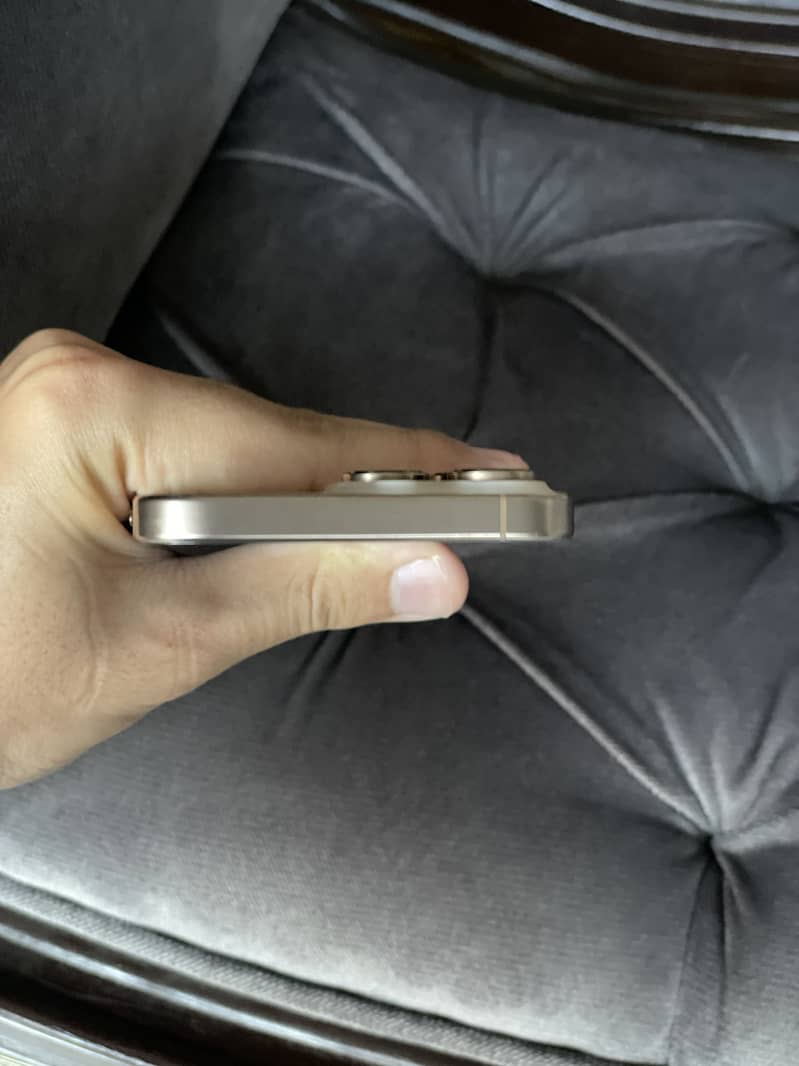 iPhone 16 Pro Max 5