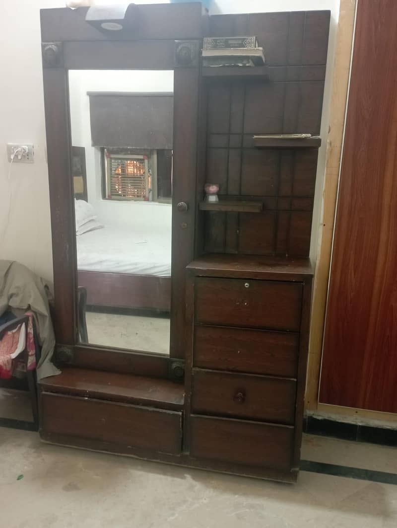 خوبصورت ڈبل بیڈ اور جدید اسٹائلش ڈریسنگ ٹیبل برائے فروخت - بہترین حالت 4