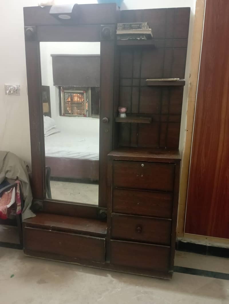 خوبصورت ڈبل بیڈ اور جدید اسٹائلش ڈریسنگ ٹیبل برائے فروخت - بہترین حالت 5