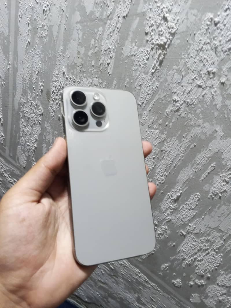 iPhone 15 Pro Max 0