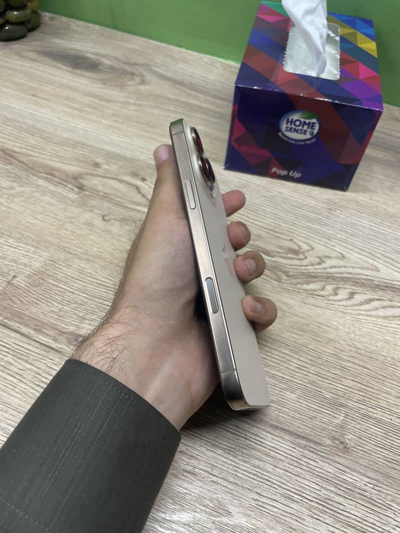 Iphone 16 pro max 5