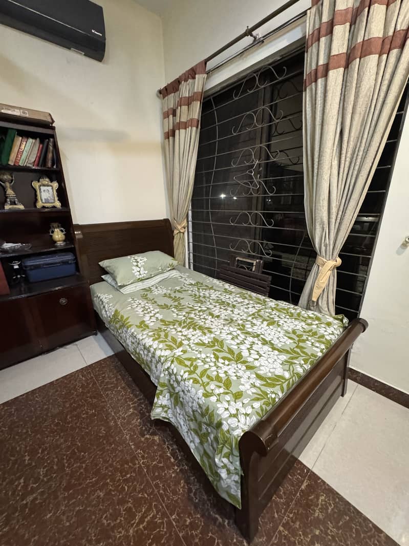 Solid Sheesham Single Pull Out Bed with Mattresses 0