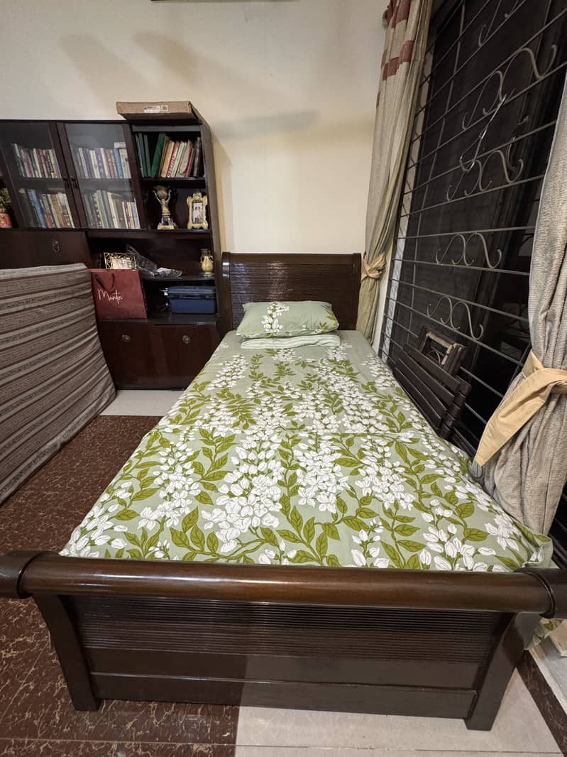 Solid Sheesham Single Pull Out Bed with Mattresses 2