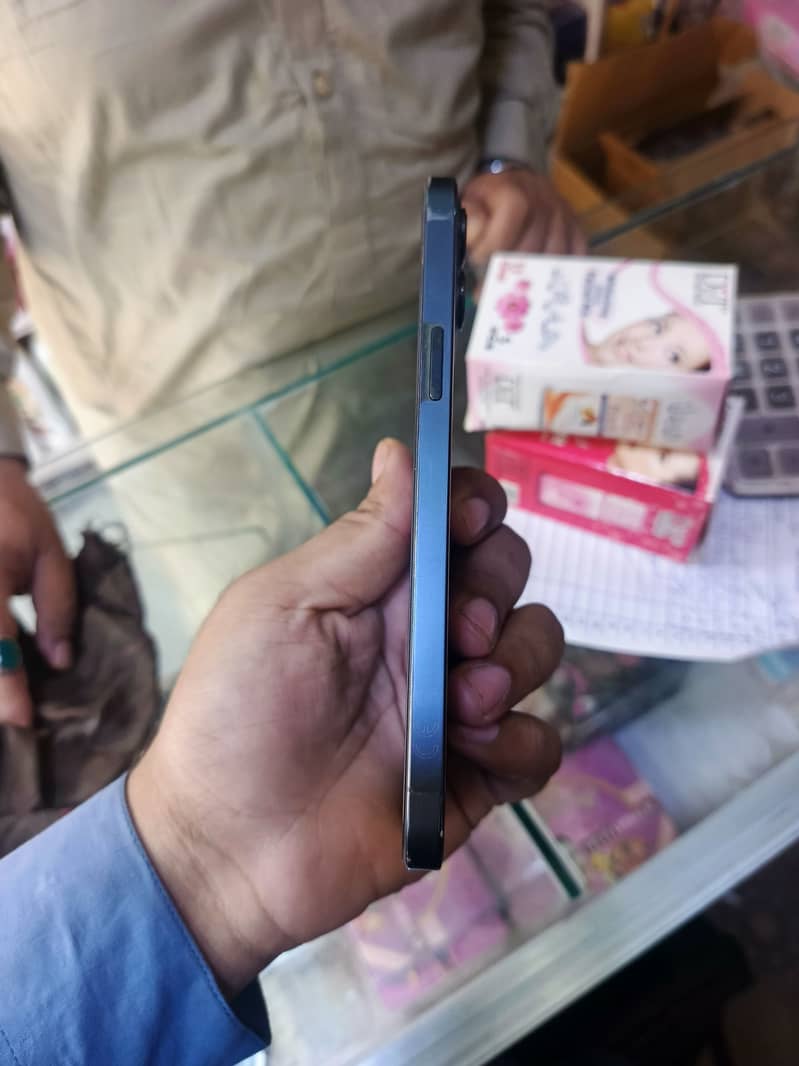 Iphone 12 pro Max 1