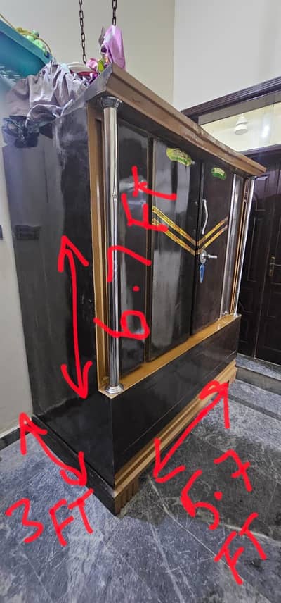 Wardrobe / Safe Almari 5.7ft × 3ft – Strong Condition