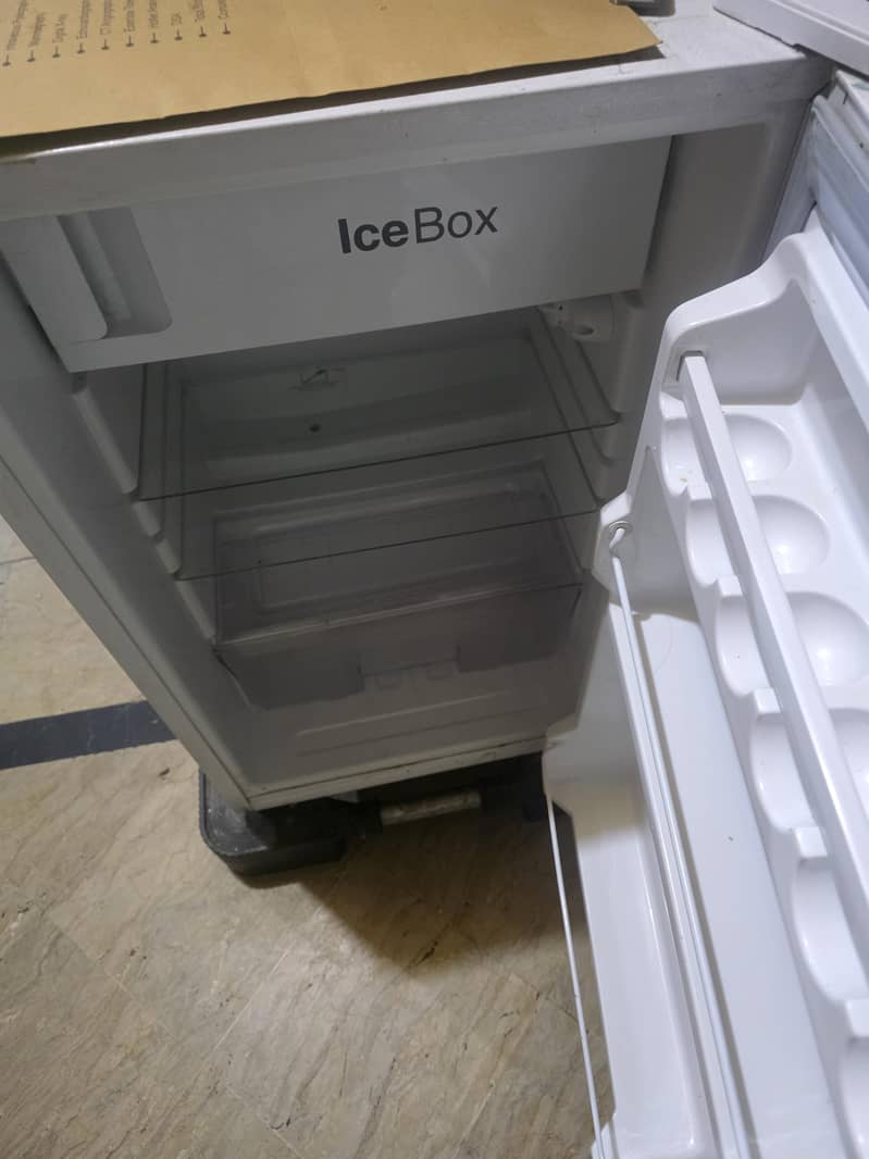 Dawlance Mini Refrigerator 1