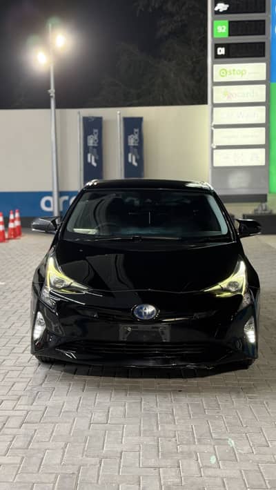 Urgent sale Prius 2017/18  S touring {AWD} ALL WHEEL Drive Topoflime