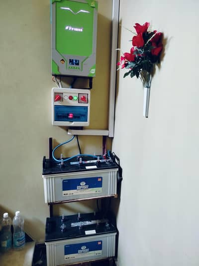 Fronus Infineon Plus PV 5000 WiFi Inverter & 2 Daewoo 220Ah Batteries