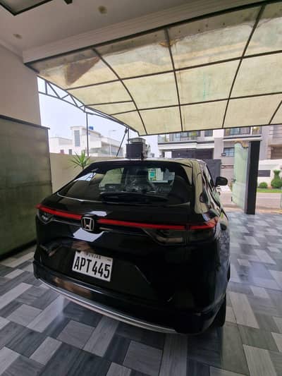 Honda HR-V Black Beauty – Excellent Condition | Fully Maintained