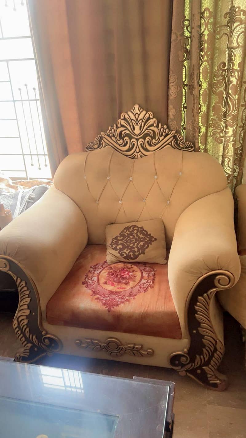 crown Sofa Set 0
