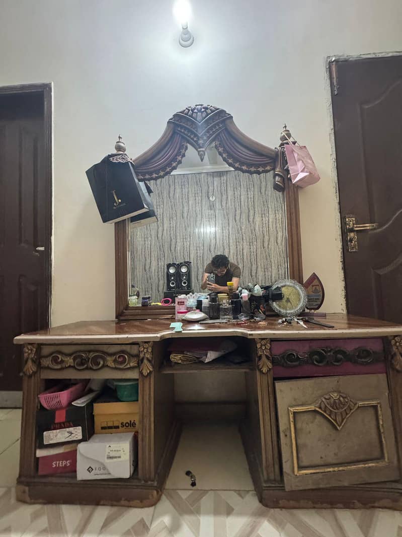 dressing table 0