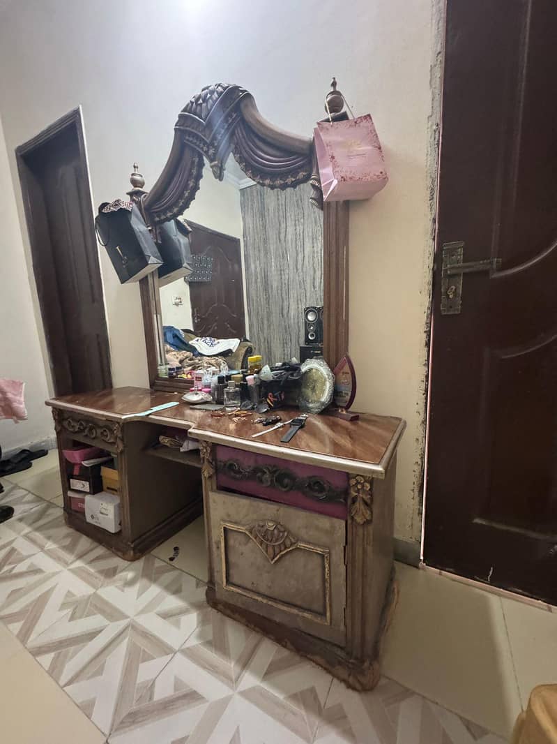 dressing table 1