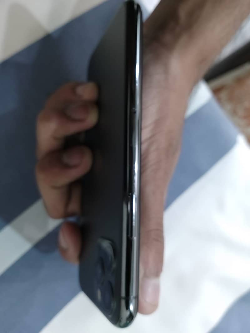 iPhone 11 Pro 1