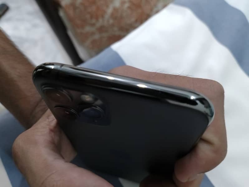 iPhone 11 Pro 3