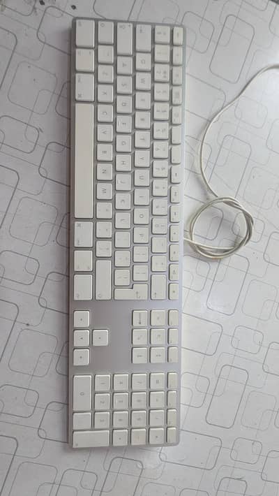 Apple keyboard hai Saaf pice Hai