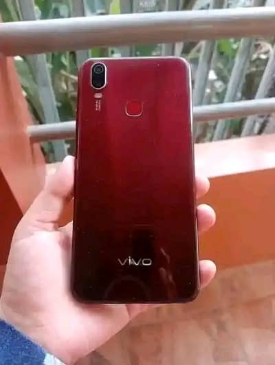 vivo y11 3gb 32gb total original with box available in renala khurd