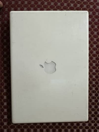Apple Macbook 13-Inch | Model 2009