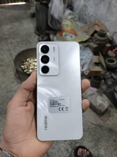 realme c71 8/128 11 months warranty with box charger