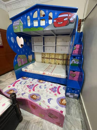 Two floor childern bad for 3 childerns  4 months used