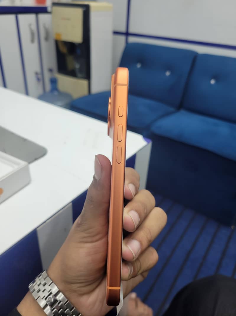 IPHONE 17 PRO MAX 4