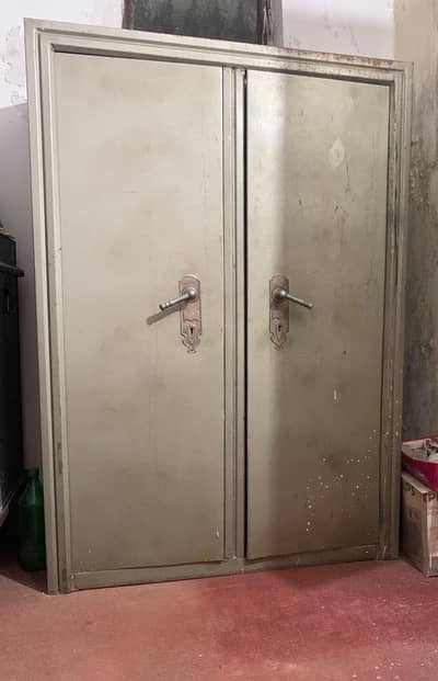 Heavy-Duty Double Door Steel Almirah – Secure & Durable Storage